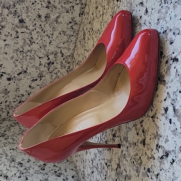 Valentino Garavani Shoes - Valentino Garavani Red pumps EU sz 40